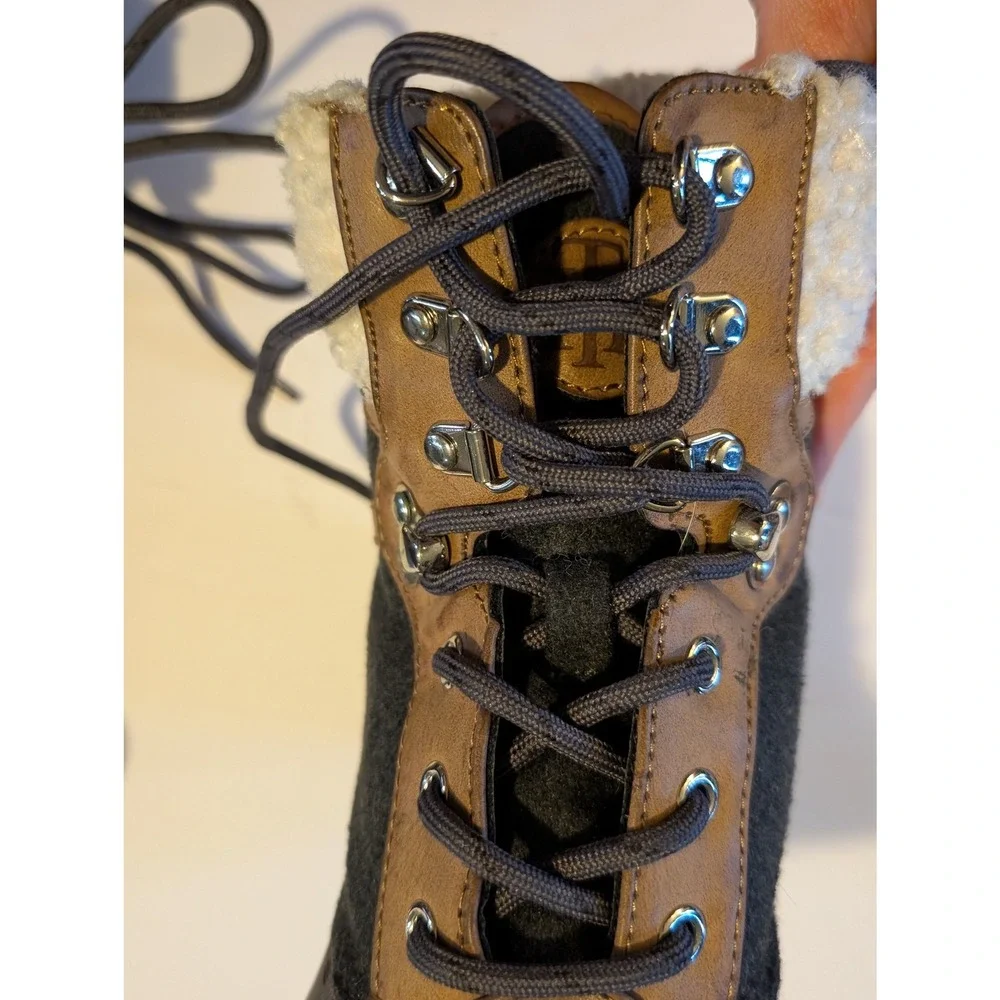 Tommy Hilfiger TWRIAN2 Duck Boots Faux Fur Trim Winter Snow Brown Grey Size 8M